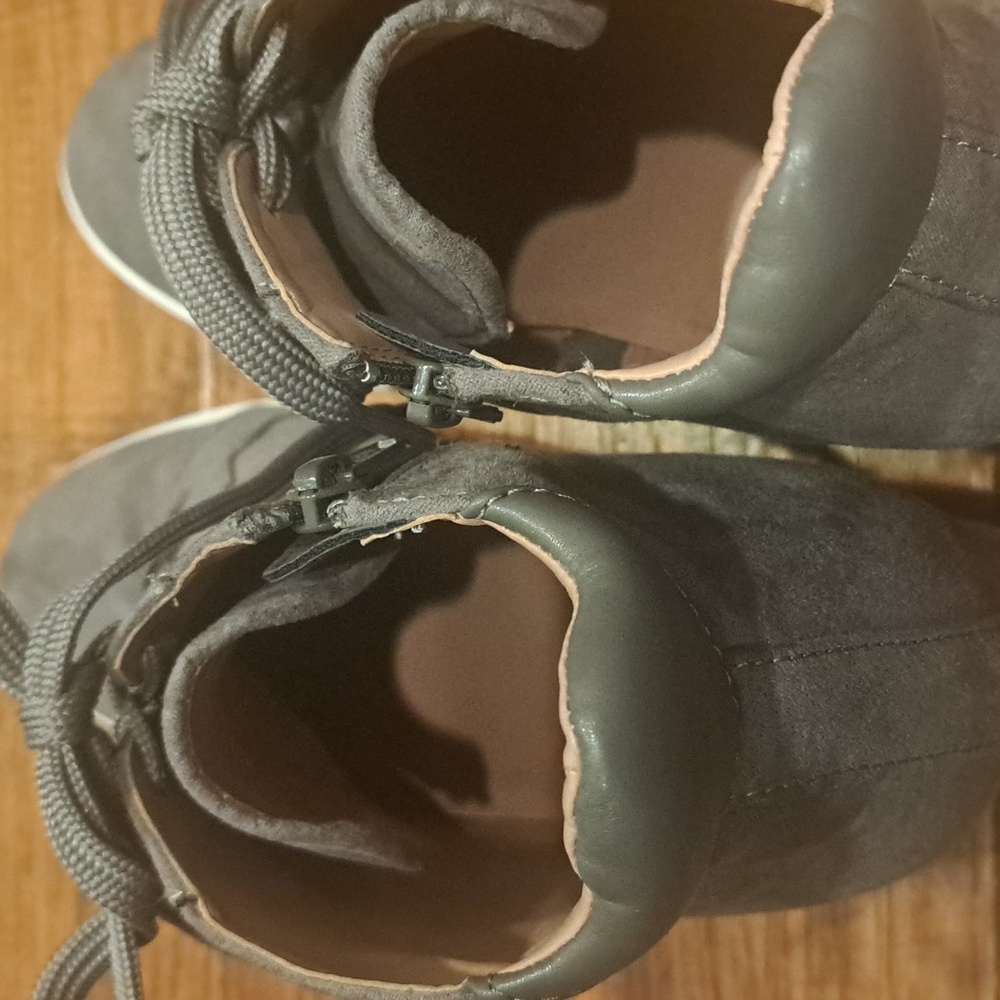 Linea Paolo Gray Suede Bootie, Size 11M - Picture 5 of 9